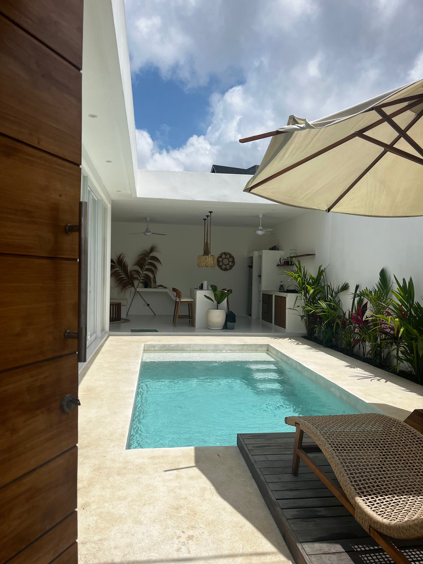 VILLA FOR SALE Ungasan (LEASE HOLD 25 YEARS)